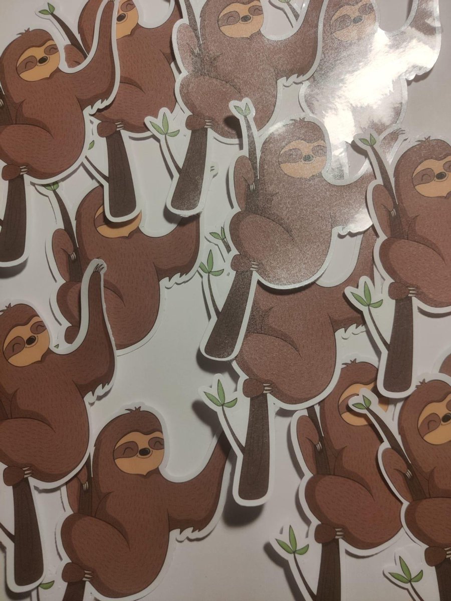 Luiaard Stickers - Zwaaiende Luiaard Hangend van een Tak - Sloth Sticker - Schattige Dieren - Luiaards - Journaling - Bullet Journal - Scrapbooking - Leuke Stickers - Laptop Sticker - Telefoon Sticker - Dieren - Dier - Lief - Cute